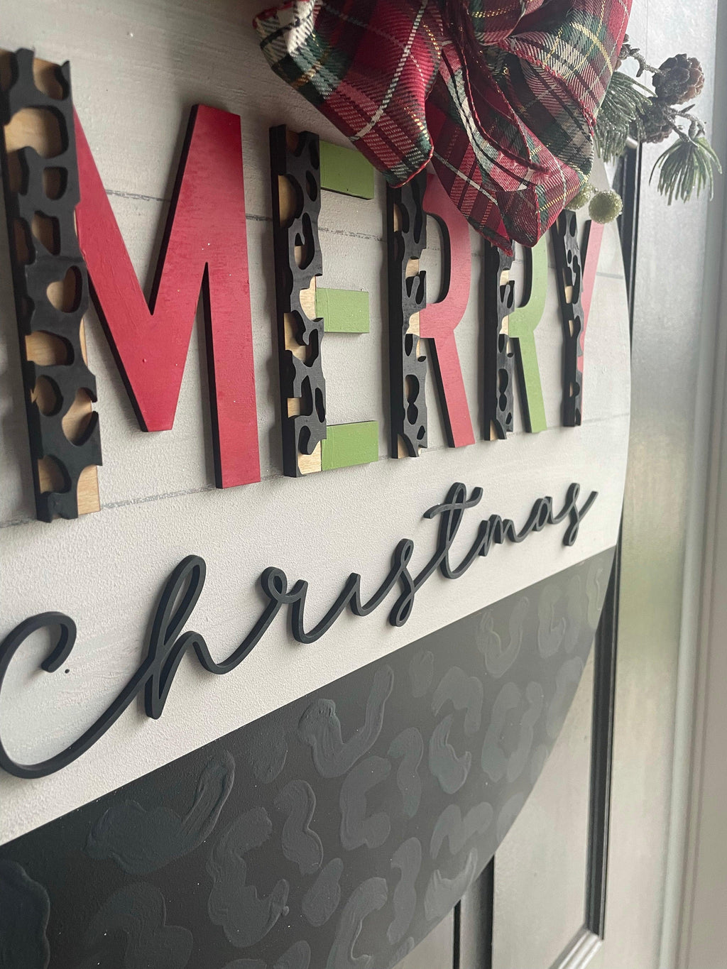 Merry Christmas Leopard Round door hanger, Winter Christmas Snow hand painted door hanger